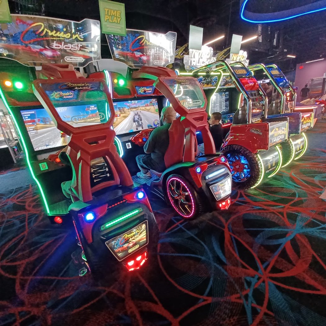 Round1 Bowling & Arcade Fox Valley Mall 1